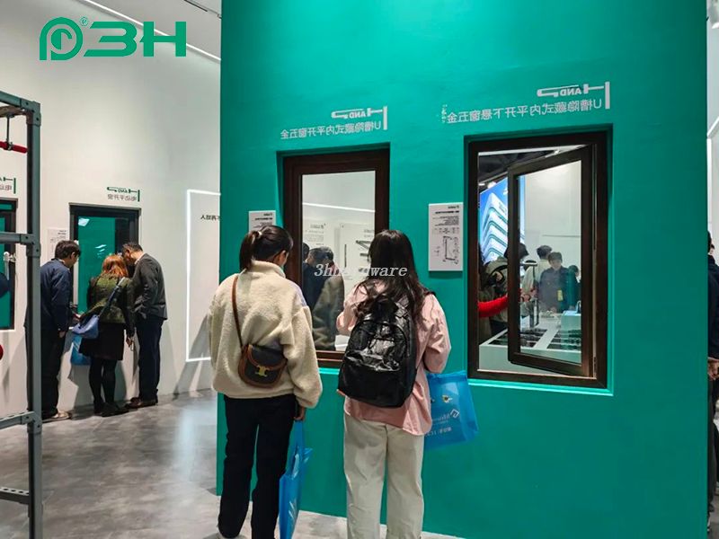 exposici&oacute;n de hardware para ventanas 55