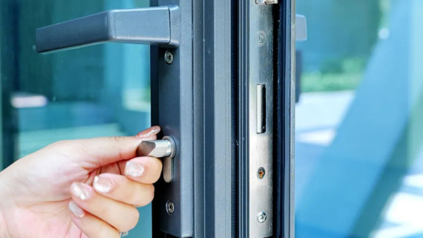herrajes para puertas (1)
